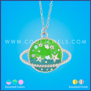 LINK CHAIN NECKLACE WITH COLORED SATURN PENDANT - ASSORTED