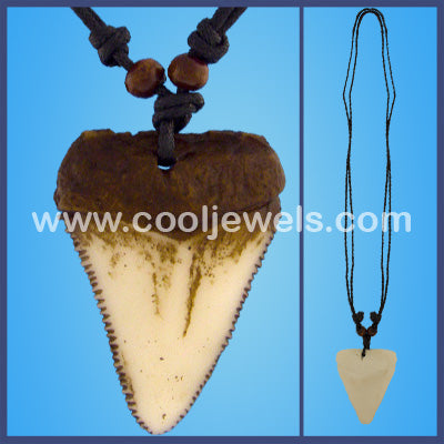 SLIDER NECKLACE WITH IMITATION TOOTH