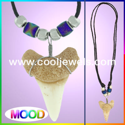 SLIDER NECKLACE WITH MOOD BEADS & IMITATION TOOTH - ASSORTED COLORS