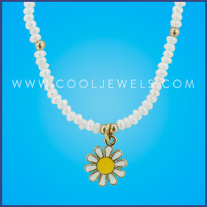 PEARL WHITE BEADED NECKLACE WITH DAISY PENDANT